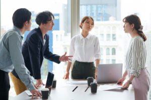 まとまらない会議-険悪