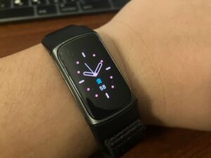 Fitbit chargeの画面が暗いのでcharge5を買いました。購入と同時に買うべきものはこれです。